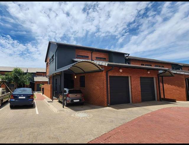 2 BEDROOM TOWNHOUSE FOR SALE IN MONTANA